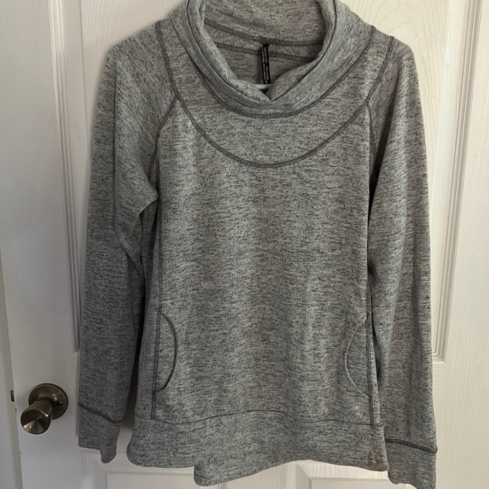 Kuhl sweater size L